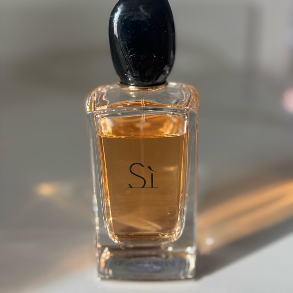 Giorgio Armani Si Perfume